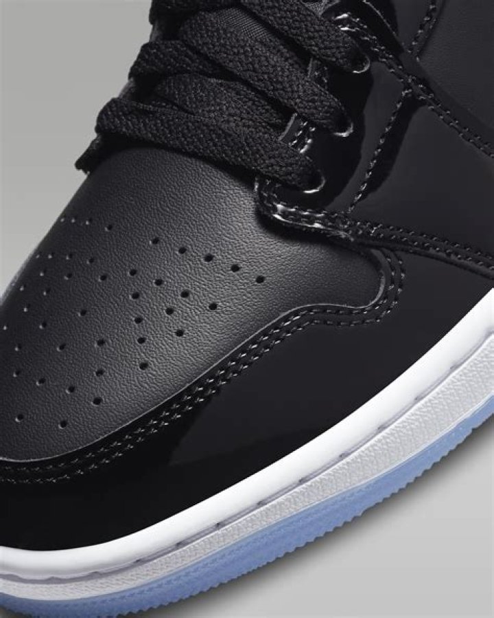 Discover The World Of SE Shoes