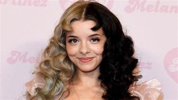 Melanie Martinez Net Worth Age Wiki Bio Height