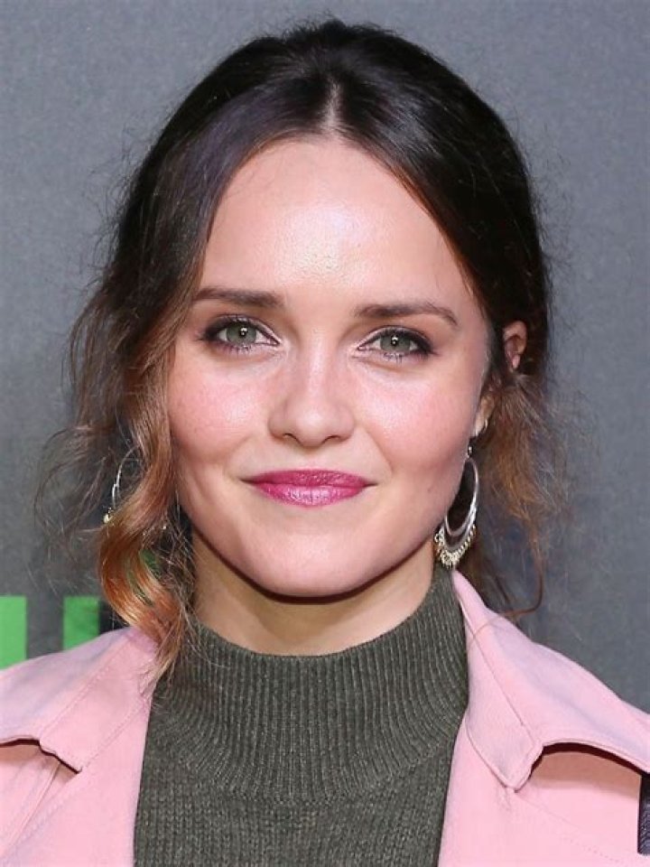 Rebecca Breeds - Bio, Age, Wiki, Facts and Family ·