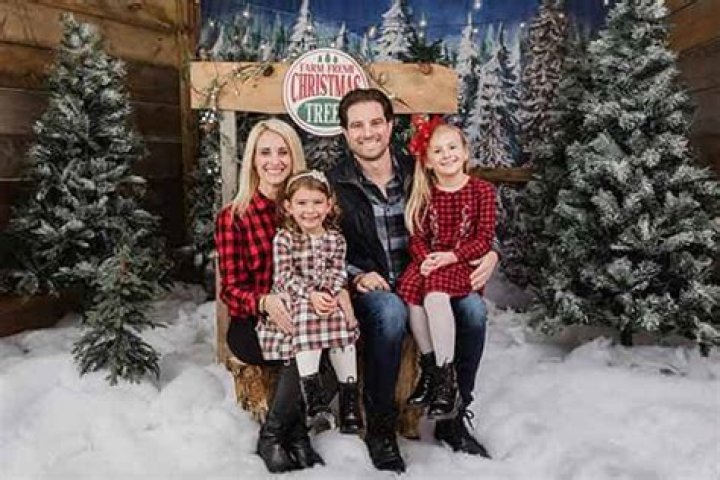 Scott McGillivray Net Worth, Wife Sabrina McGillivray, Family, Age, Height, Wikipedia, Bio.