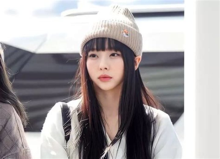 ViVi (Loona Band Singer) Profile, Age, Height, Weight, Wiki, Measurements, Boyfriend, Bio, Net Worth